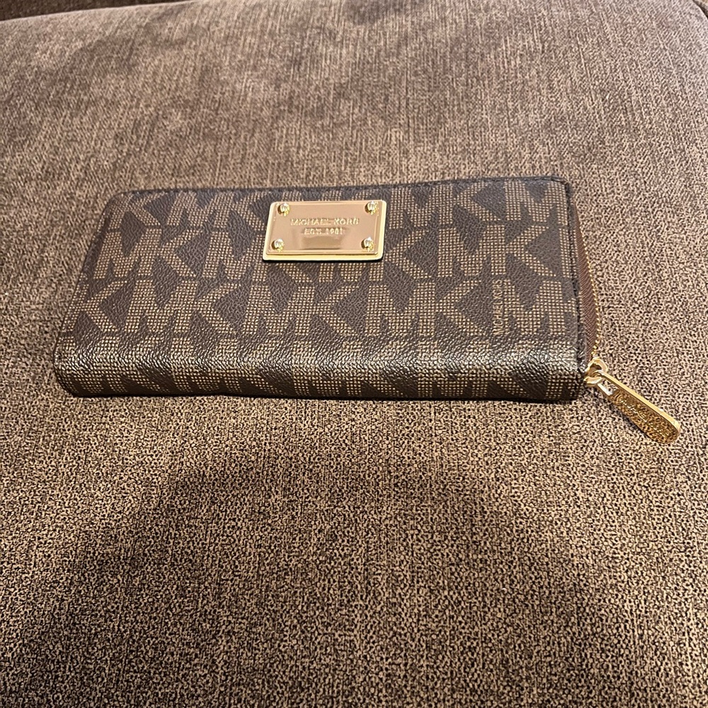 Michael Kors wallet brown and gold zipper
